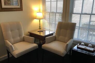 הוסטל The Inn At Cape Cod