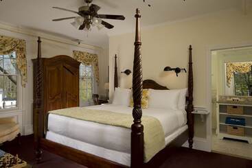 הוסטל The Inn At Cape Cod