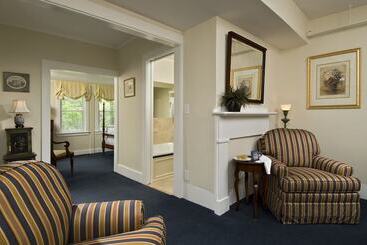 הוסטל The Inn At Cape Cod