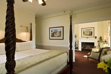 הוסטל The Inn At Cape Cod