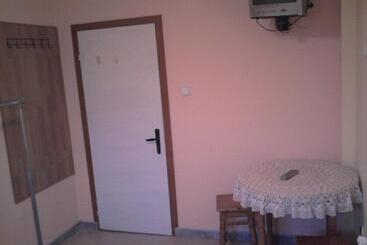 پانسیون Aleks Guest House