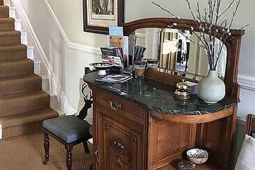 Пансион Cornerstones Guest House