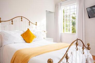 Cosimi Guest House - Durbanville