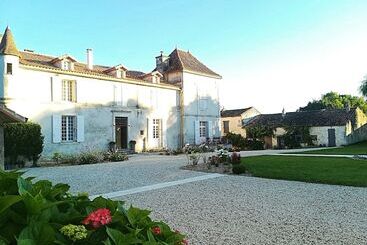 پانسیون Domaine De Montboulard