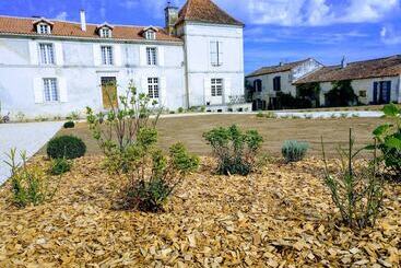 پانسیون Domaine De Montboulard