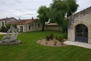 پانسیون Domaine De Montboulard