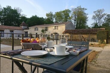 پانسیون Domaine De Montboulard