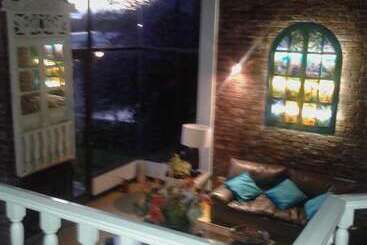 هاستل Miravalle Suites