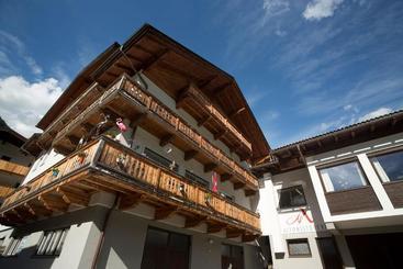 شقة فندقية Alfonsstüberl   Ferienwohnungen & Restaurant