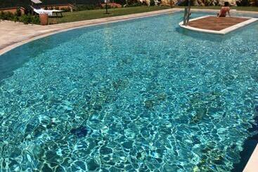 Отель Agriturismo Borghetto Il Montino