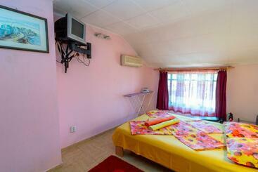 پانسیون Fener Guest House