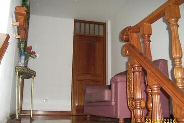 פנסיון Hostal Camiluz
