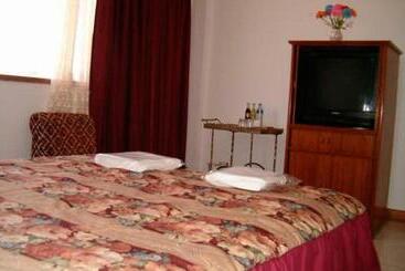 פנסיון Hostal Camiluz