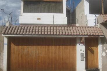 פנסיון Hostal Camiluz