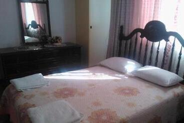 פנסיון Hostal Camiluz