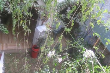 פנסיון Hostal Camiluz