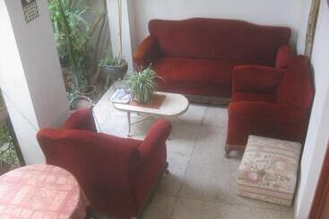 פנסיון Hostal Camiluz