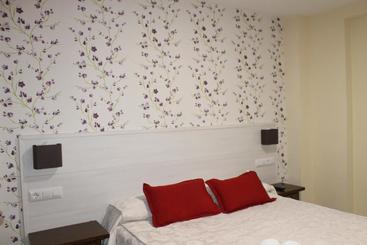 بنسيون Hostal San Roque
