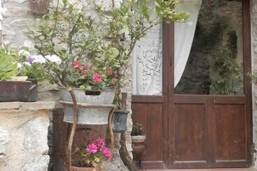پانسیون Residenza Di Paese Castello Del Poggio