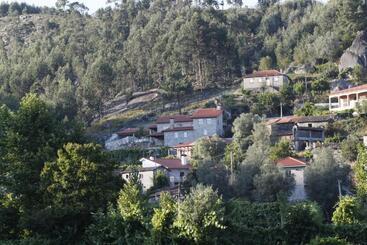 هتل Casa Das Leiras