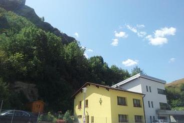 پانسیون Le Merle Châtelain