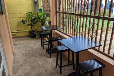پانسیون Midtown Guest House