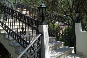 پانسیون Oaza Guest House