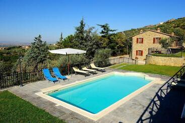 هتل Agriturismo Il Torrino