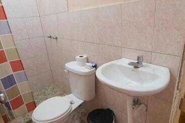 پانسیون Hostal Alcazaba