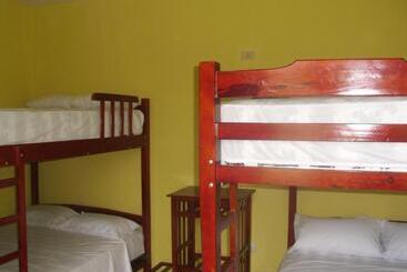 پانسیون Hostal Alcazaba