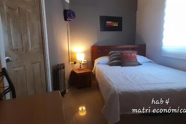 پانسیون Hostal Del Aguila