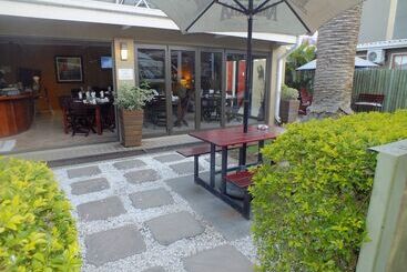 پانسیون Uzuri Guesthouse Cc