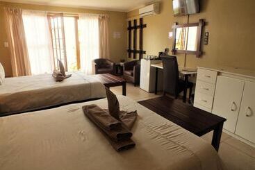 پانسیون Uzuri Guesthouse Cc