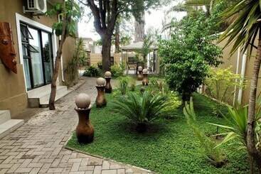 پانسیون Uzuri Guesthouse Cc