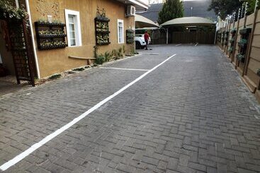 پانسیون Uzuri Guesthouse Cc