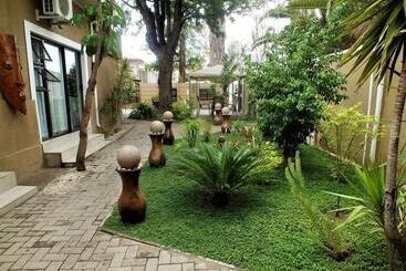 پانسیون Uzuri Guesthouse Cc