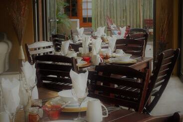 پانسیون Uzuri Guesthouse Cc