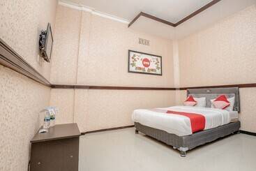 هتل Reddoorz Plus Near Museum Angkut Batu 4