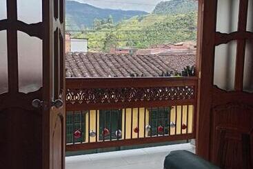 پانسیون Hostal Famihotel Fundadores