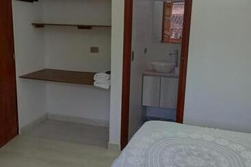 پانسیون Hostal Famihotel Fundadores