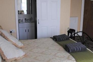 پانسیون Somerton Guest House