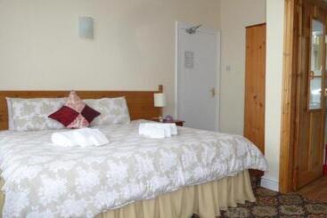 پانسیون Whitehall Guest House