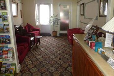 پانسیون Whitehall Guest House