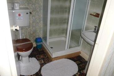 پانسیون Whitehall Guest House