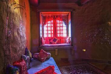 پانسیون Mud Mirror Guesthouse