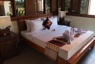 פנסיון Nur Guest House By Purely