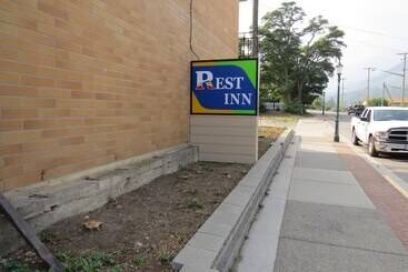 ユースホステル Rest Inn Lytton