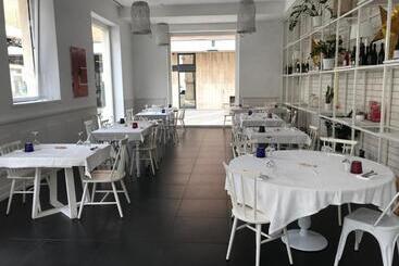 پانسیون Acquapazza Restaurant & Room