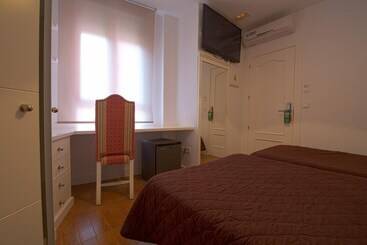 پانسیون Hostal Misericordia