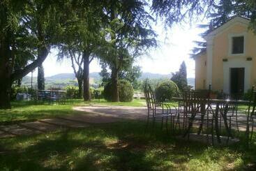 پانسیون Villa Montrona Rr